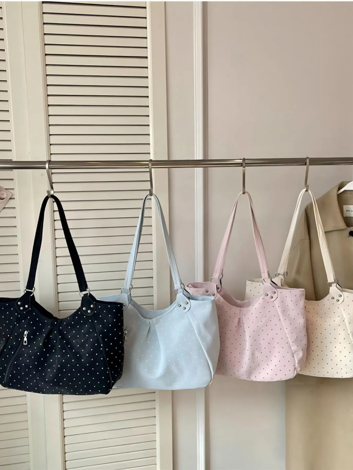 Korean retro art polka dot college style Aesthetic tote bag for women 2026 new fashionable simple large capacity shoulder bag