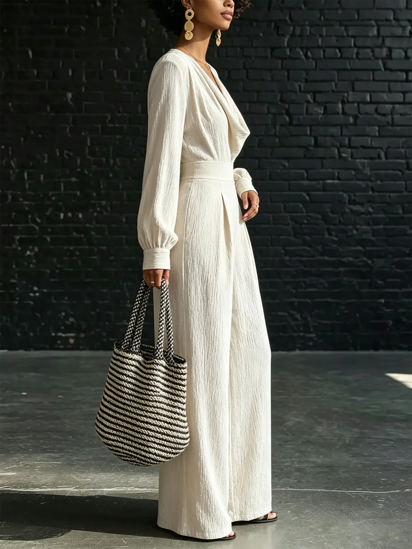 A women's beige swing collar long sleeved wide leg Dress Up Jumpsuit, Solid color jumpsuits, with a high waist and a cinched waist that looks taller and slimmer, suitable for commuting to work, shopping and outdoor activities
