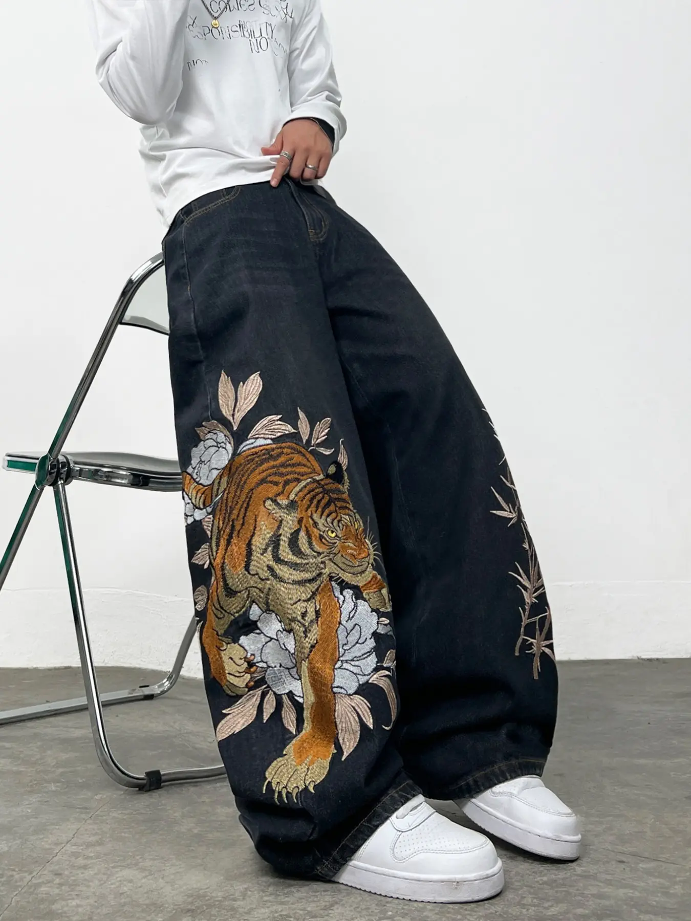 Men's Street Style Loose-Fit Oversized Casual Baggy Jeans, Tiger Floral Embroidery, Vintage Washed Wide Leg Pants, Y2K Hip Hop Fashion High Street Streetwear, Multiple Sizes Available