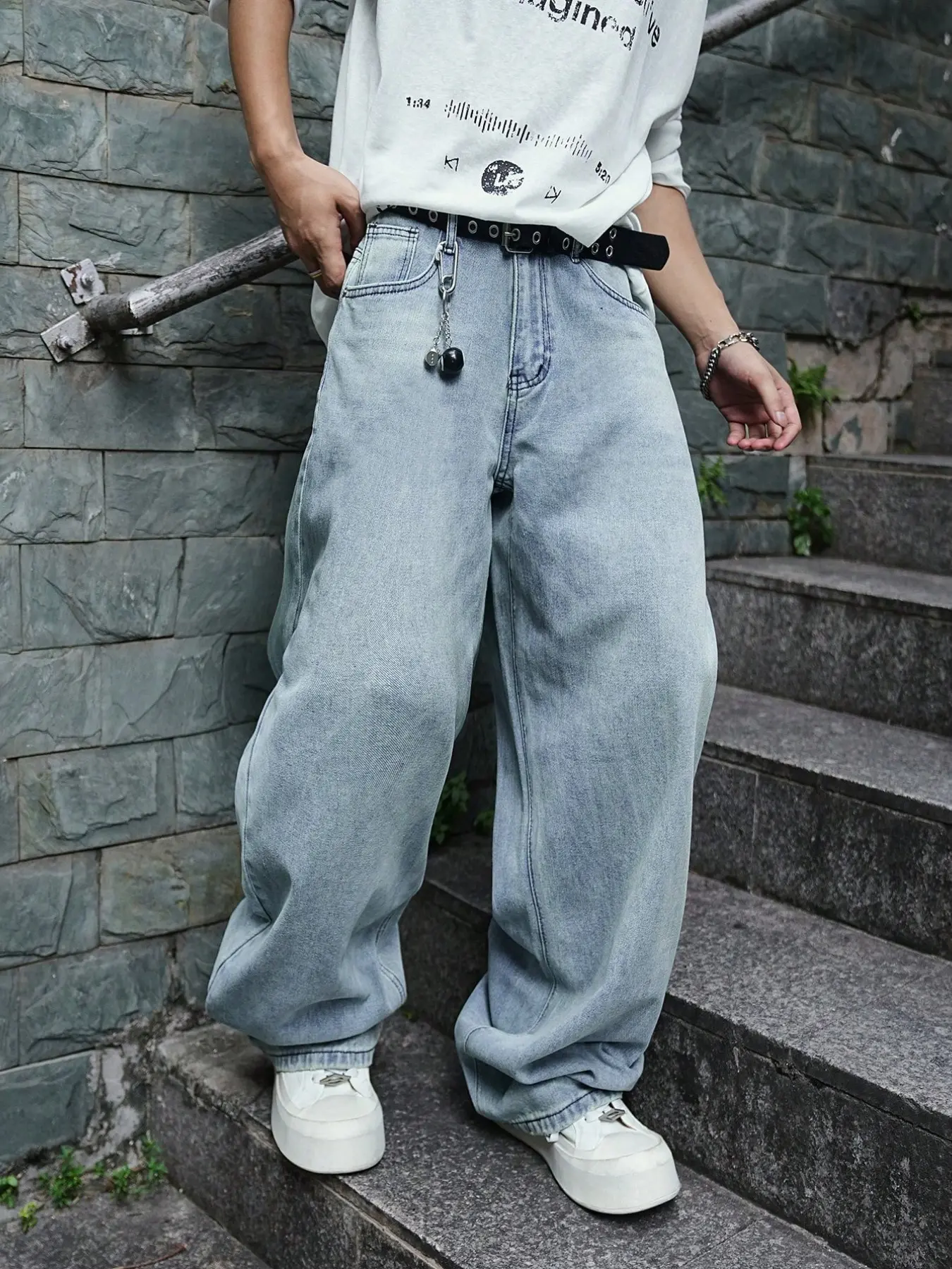 Men's Light Washed Loose Fit Wide Leg Jeans, Streetwear Casual Plain Denim Long Pants, All Season Fashionable Wear, Versatile for Various Occasions