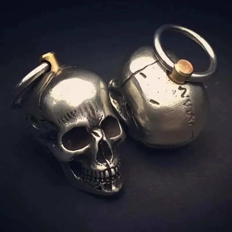 Gothic Skull 3D Metal Keychain, Durable Alloy Key Ring with Retro Stretchy Scrunchie Lanyard & Retractable Multifunctional Reusable Lighter, Keychain for Car Keys & Bags, Unique Gifts for Man Halloween Fashion Accessory