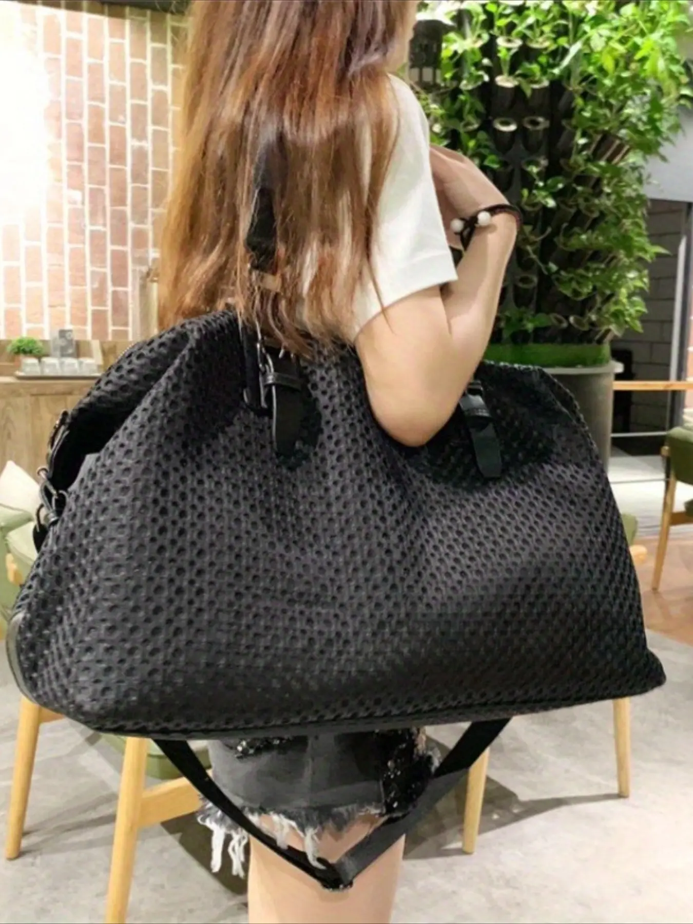 Travel and vacation big bag for women, fashionable retro mesh tote bag, large capacity commuting lightweight single shoulder crossbody bag