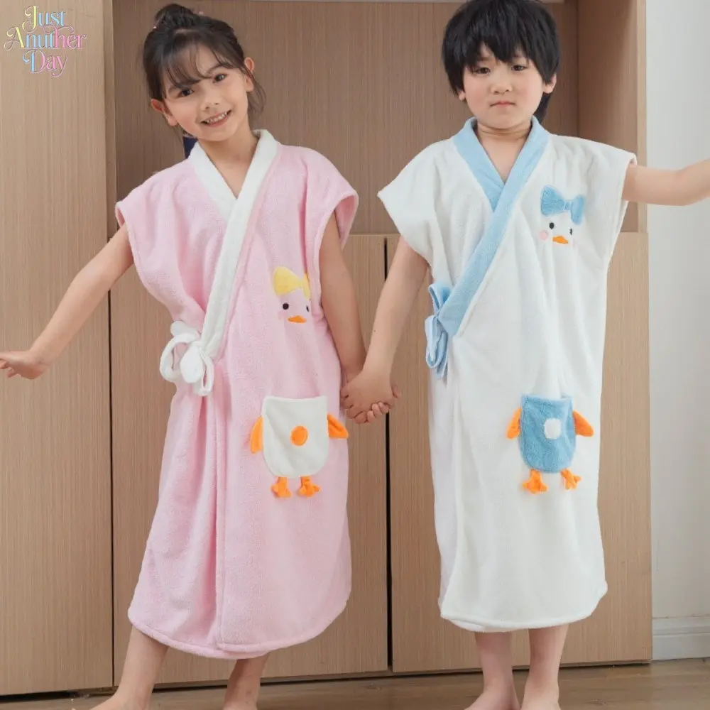 Kids Coral Fleece Bathrobe, Cute Cartoon Embroidered Bath Wrap Towel with Pocket & Tie Waist, Ultra Soft & Absorbent, Quick-Dry Sleepwear for Toddlers, Boys & Girls, Perfect for After Bath, Beach, Pool