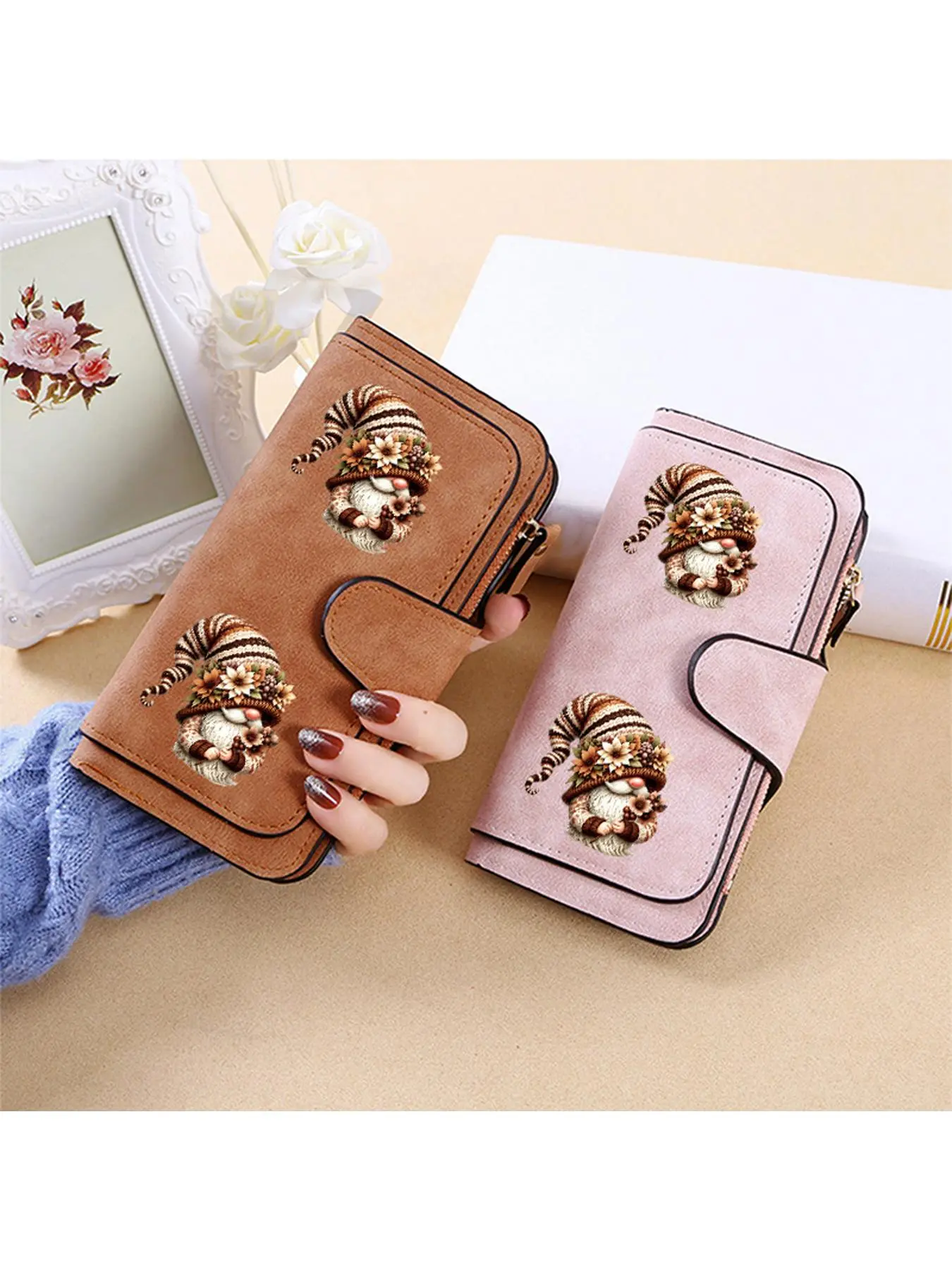 Christmas themed ladies' long multi functional wallet with cute Santa Claus pattern decoration, full of Christmas atmosphere, multi slot design, meeting your storage needs, Christmas gifts/Christmas decorations/Christmas