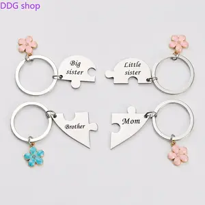 Mother & Children Puzzle Keychain Set for 4, Mom Big Sister Little Sister Brother Family Matching Keychains, Sweet Meaningful Gift for Mother’s Day, Birthday, Christmas or Just Because