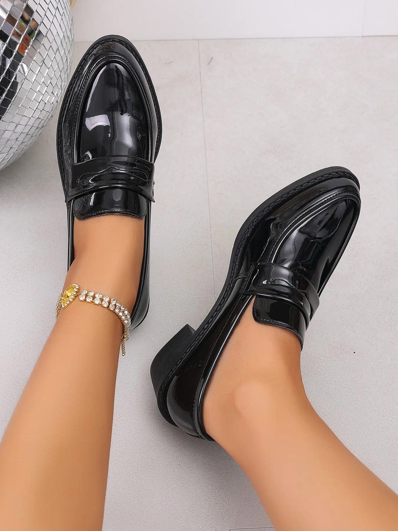 British Style Pointed Toe Loafers, High Gloss PU Leather, Reflective Texture, Retro Aesthetic, Low Heel, Slip-On Design, Comfortable Walking