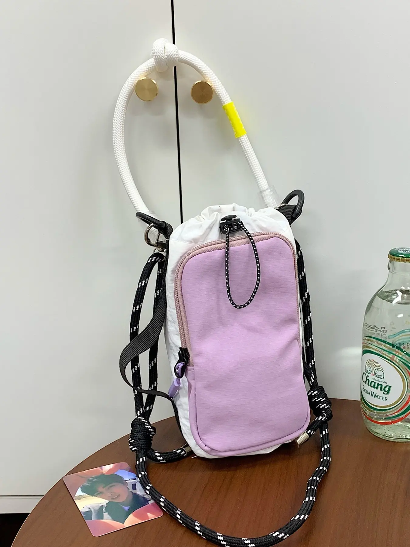 Mini Phone Bag with Colorblock Design, Waterproof Nylon Material, Adjustable Shoulder Strap, Perfect for Daily Use and Outdoor Activities