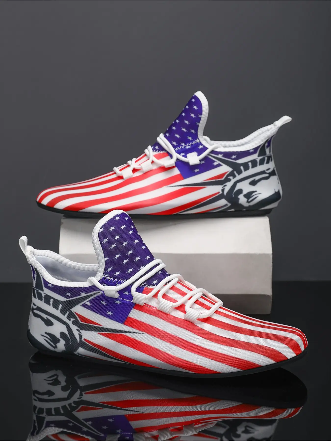 Independence Day men's flag print and Statue of Liberty print training shoes, soft, non slip, suitable for training