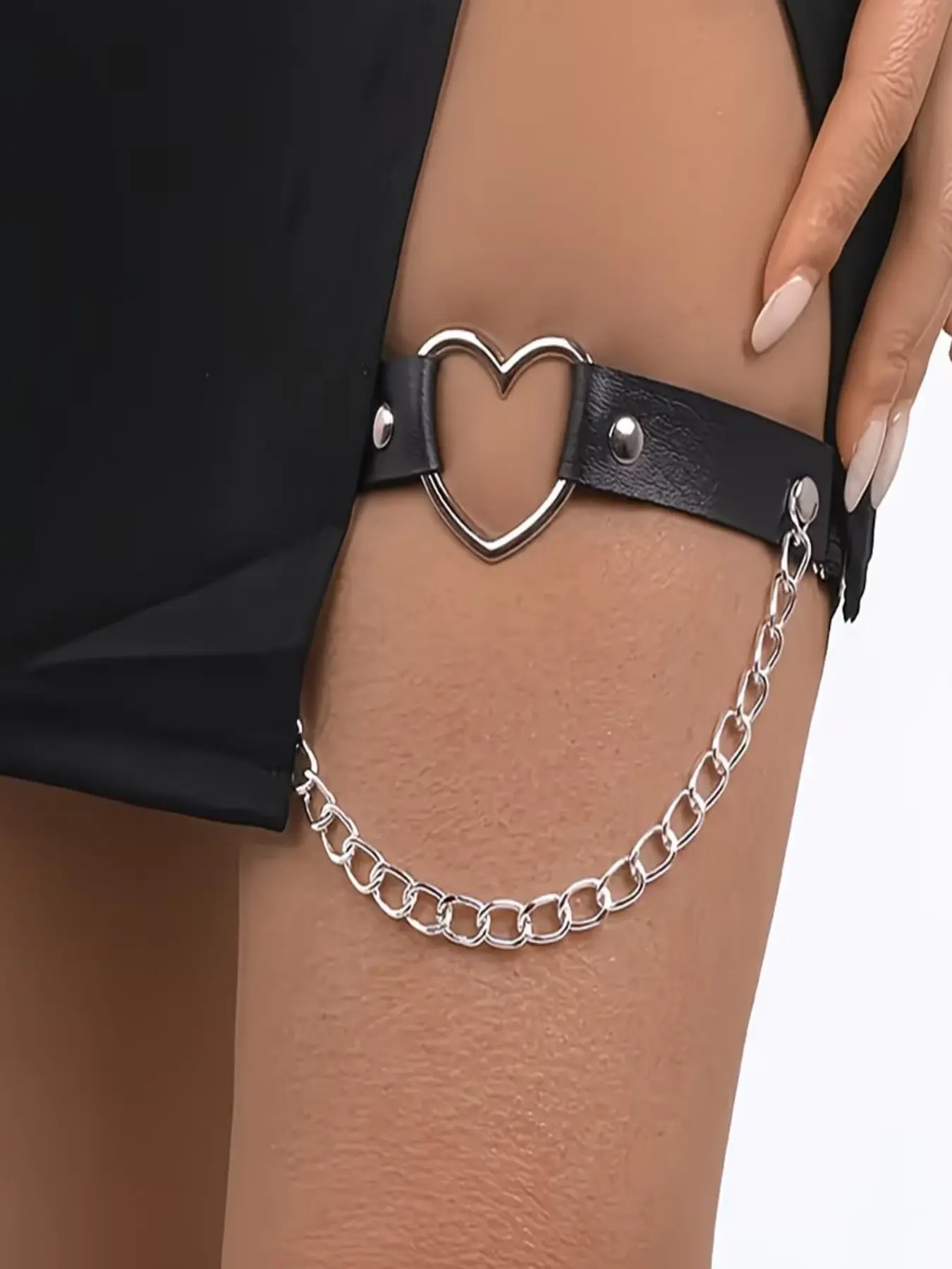 PU Leather Heart Ring Thigh Garter with Drop Chain, Adjustable Gothic Y2K Punk Leg Harness Thigh Cuff, Unisex Harajuku Alternative Streetwear Jewelry for Women Girls, Ideal for Daily Outfit, Cosplay & Party Wear