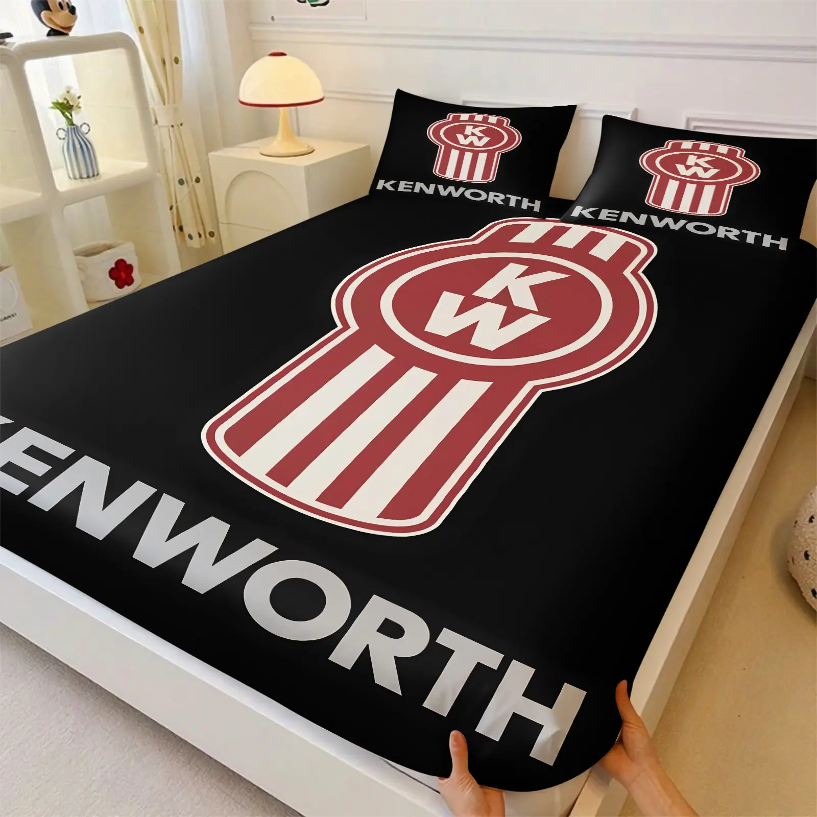 Vintage Truck Emblem Printed Fitted Sheet Set, Bedsheet, Include 1 Bedspread & 2 Pillowcases, Black Background Red White Stripe Badge Elastic Mattress Cover, Soft Comfortable Elastic Bedcap, Breathable Washable Bedroom Bedskirt