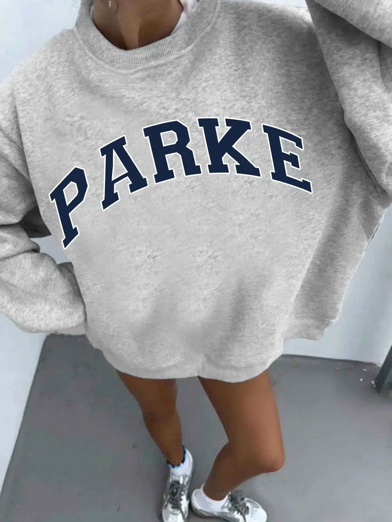 Unisex Women American Retro Sweatshirt – Light Gray Oversized, Long Sleeve, 'PARKE' Letter Graphic, Soft Fabric, Casual – Ideal for Campus Outings, Street Fashion, Daily Wear| Retro College Letter Tee, Aesthetic, Womenswear