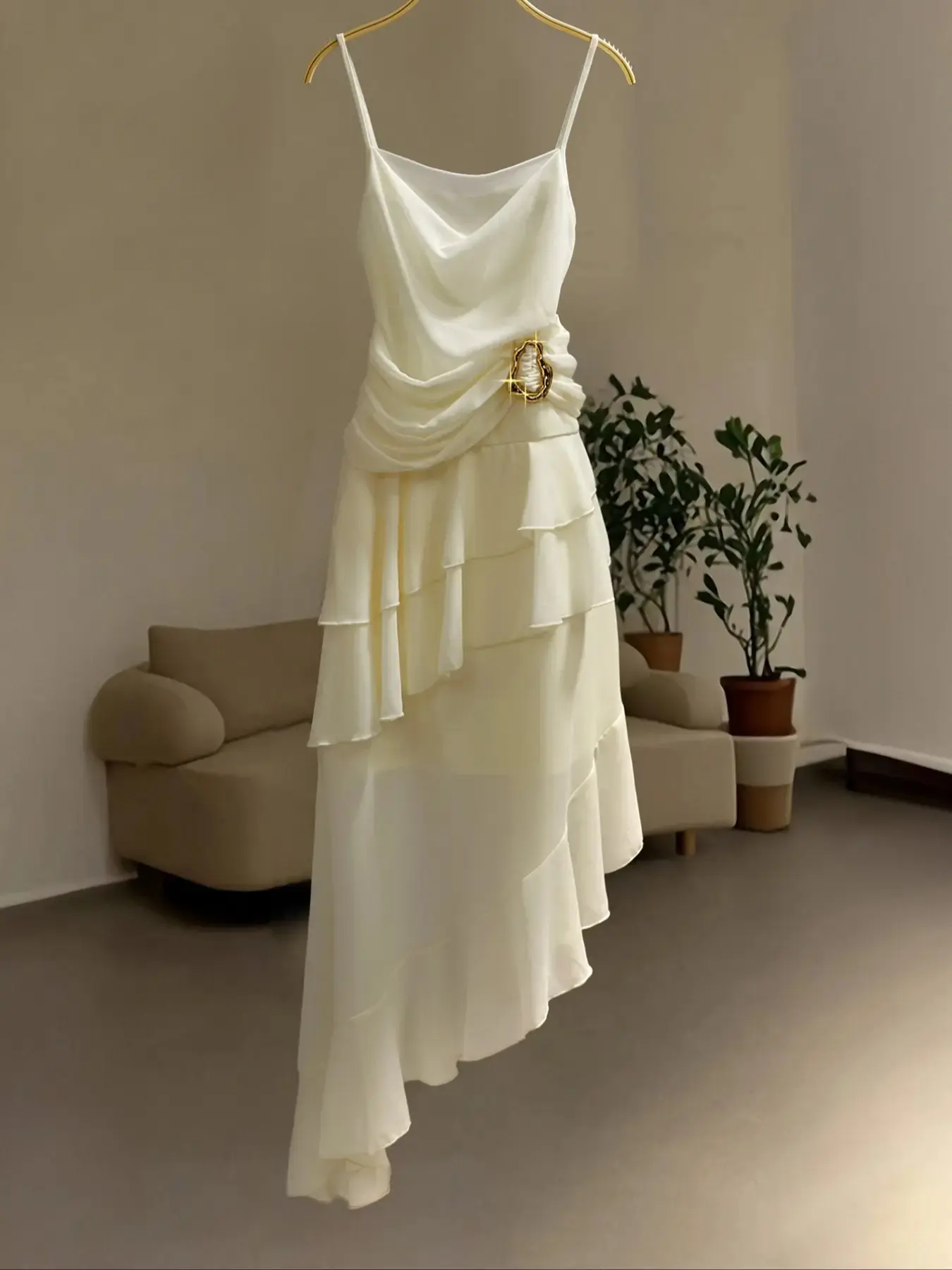 Elegant Long Chiffon Woven Fabric Evening Dress, Adjustable Strap Mermaid Style Party Gown, Metal Decoration, Anti-Exposure Design, Women's Formal Wear, Fit, Metallic, Garment