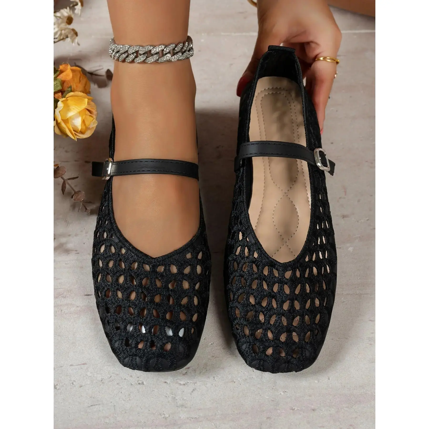 Women's Mary Jane Hollow-Out Flat Footwear, Casual Walking Shoes for All-Day Walks, Square Toe, Elegant Textile Upper, Rubber Sole