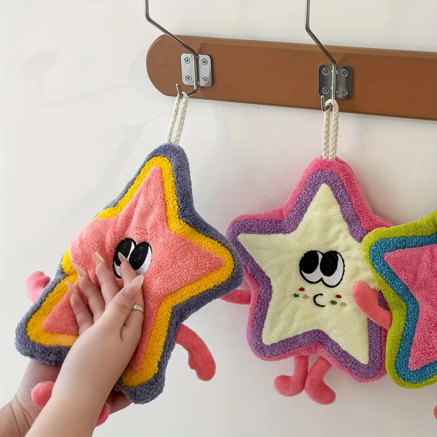 1pc Star-Shaped Modern Towel - Soft Polyester, Hand Wash Only, Compact & Portable for Travel, Kitchen, Bathroom - Perfect for Christmas, Halloween, Thanksgiving, Kitchen Towel, Stylish Towel, Durable Towel